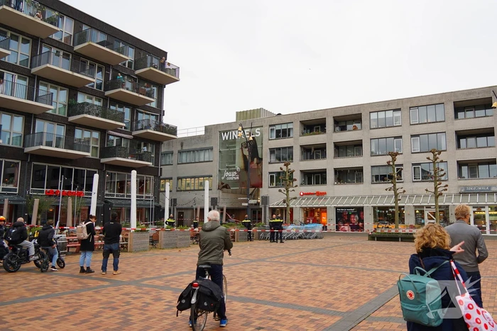 Man met verward gedrag in woning nabij winkelcentrum