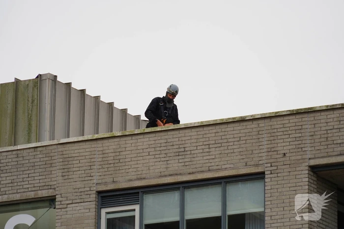 Man met verward gedrag in woning nabij winkelcentrum