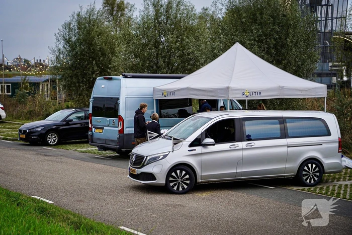 Overleden persoon aangetroffen in geparkeerde camper