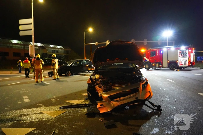 Lesauto betrokken bij frontale aanrijding op kruising