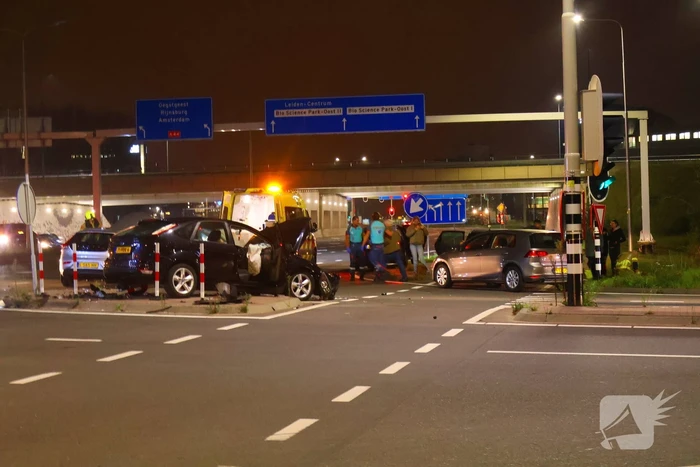 Lesauto betrokken bij frontale aanrijding op kruising