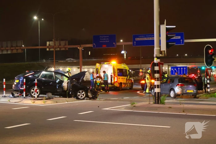 Lesauto betrokken bij frontale aanrijding op kruising