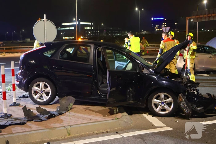 Lesauto betrokken bij frontale aanrijding op kruising