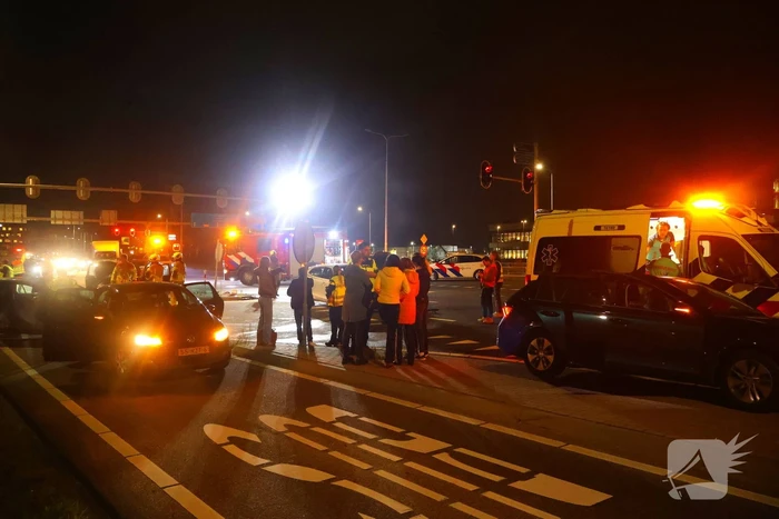 Lesauto betrokken bij frontale aanrijding op kruising