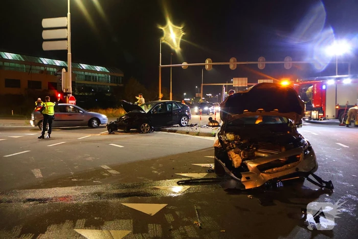 Lesauto betrokken bij frontale aanrijding op kruising