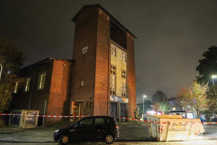 Brand in kerk ontdekt door aanwezigen