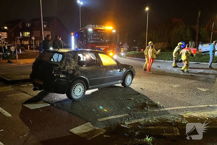Auto gelanceerd en gecrasht, inzittenden gewond