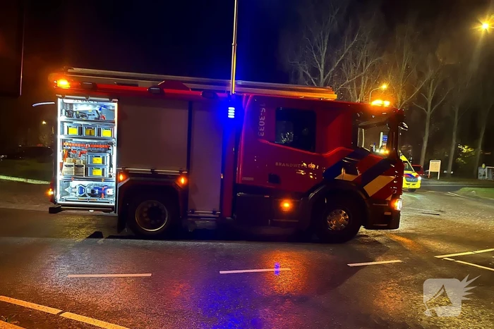 Auto gelanceerd en gecrasht, inzittenden gewond