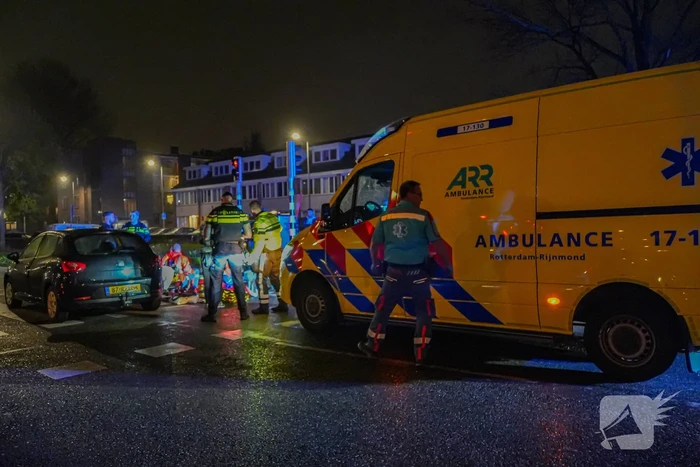 Fietser zonder licht aangereden door personenauto