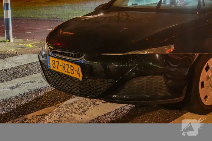 Fietser zonder licht aangereden door personenauto