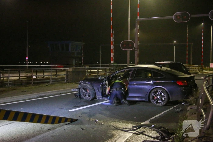 Vuurwapen aangetroffen bij flinke aanrijding