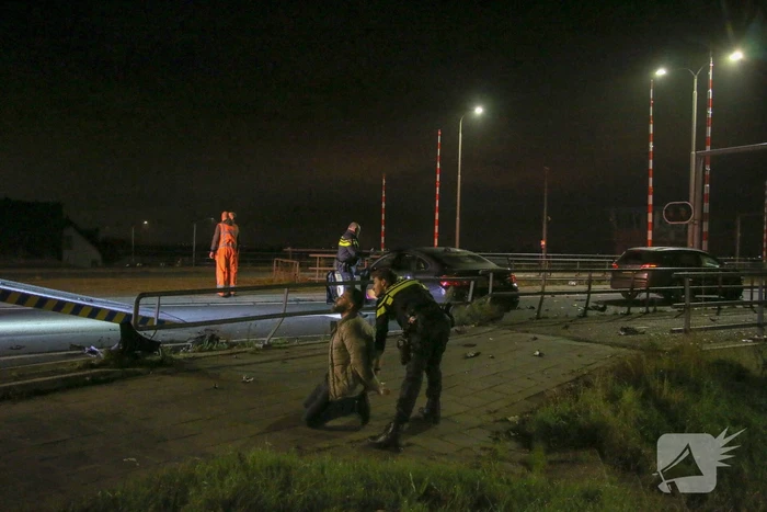 Vuurwapen aangetroffen bij flinke aanrijding