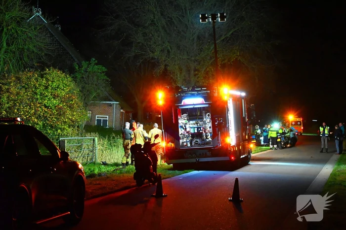 Driewieler motor belandt in sloot