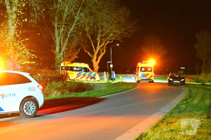 Driewieler motor belandt in sloot