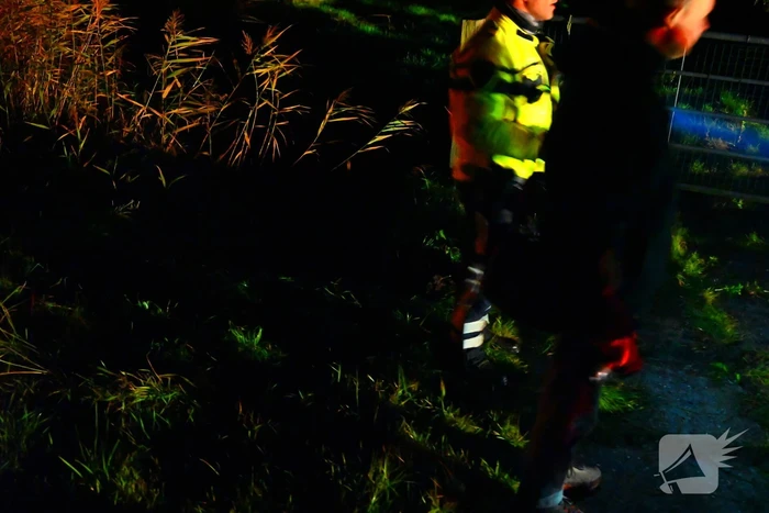 Driewieler motor belandt in sloot