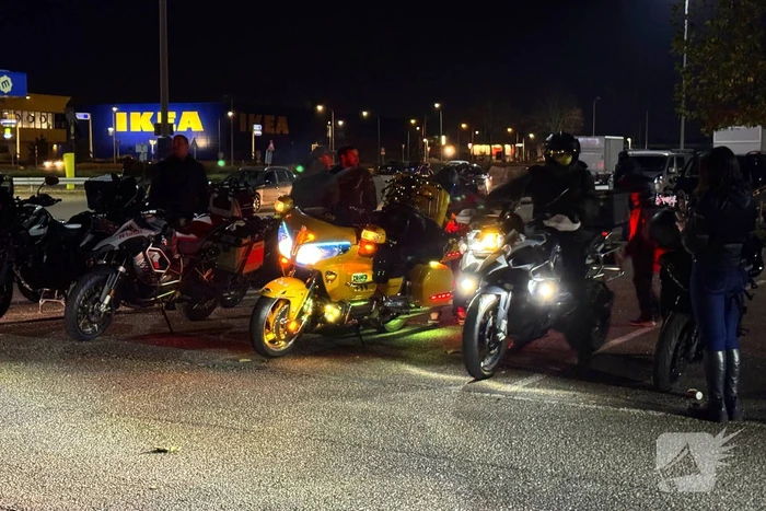 Motor meeting op parkeerplaats groothandel druk bezocht