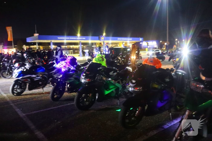 Motor meeting op parkeerplaats groothandel druk bezocht