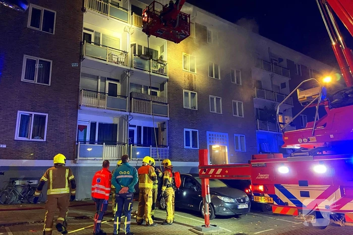 Veel rookontwikkeling bij brand in flatwoning
