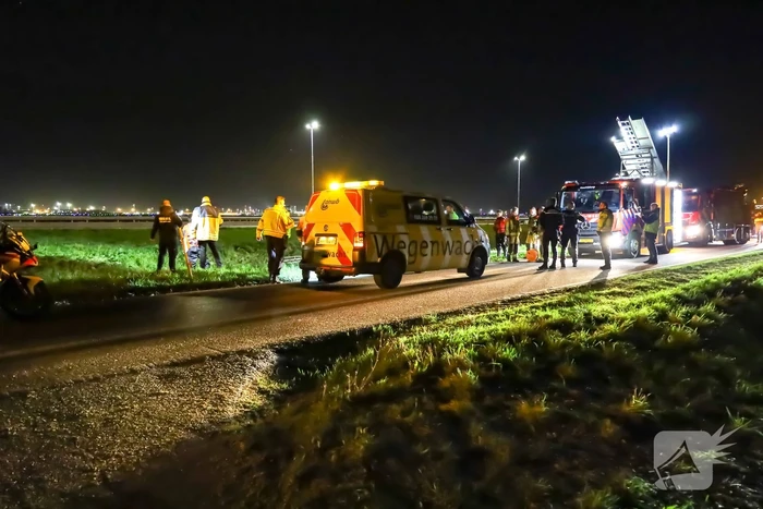 Brandweer bevrijdt te water geraakte bestuurder