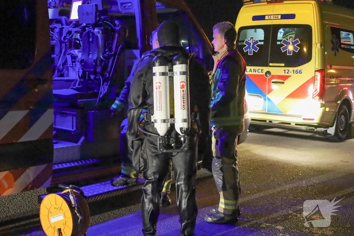 Brandweer bevrijdt te water geraakte bestuurder