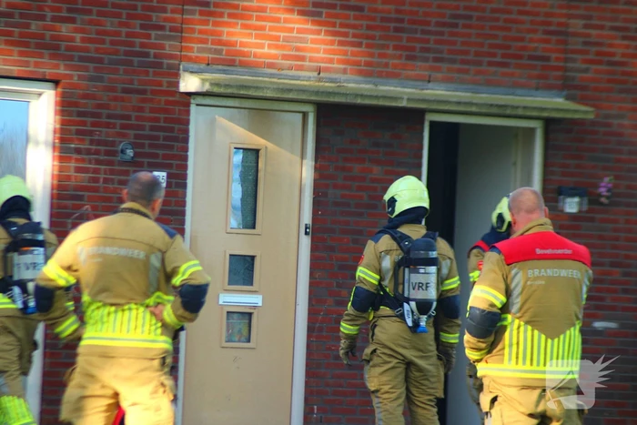 Bewoner loopt brandwonden op bij vlam in de pan
