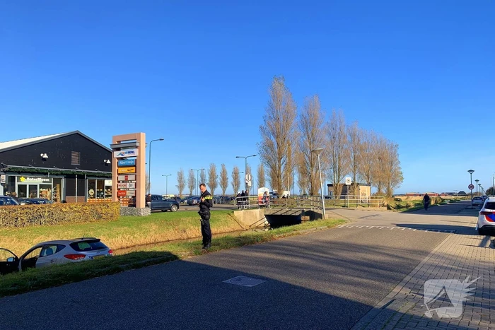 Personenauto belandt in sloot