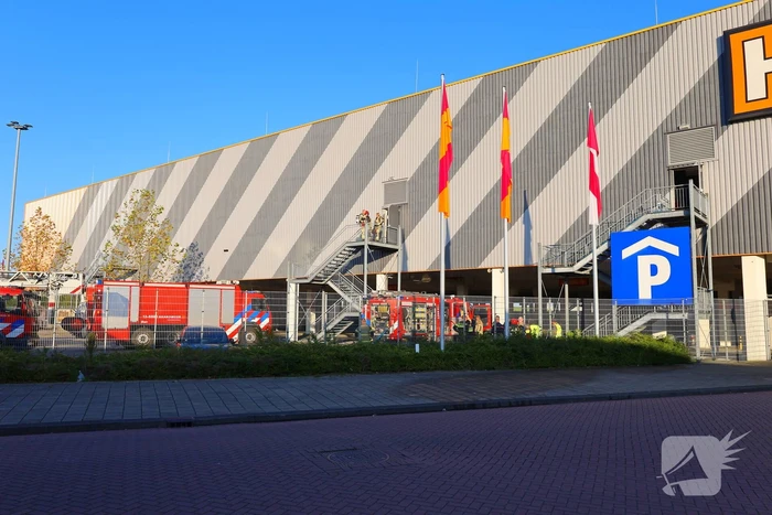 Bouwmarkt ontruimd vanwege brand