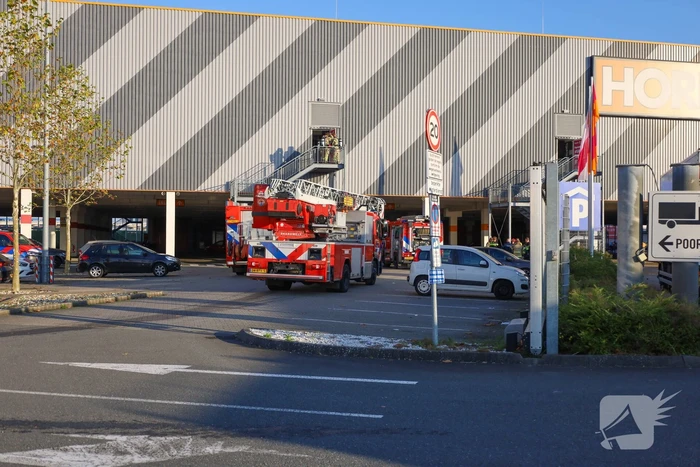 Bouwmarkt ontruimd vanwege brand