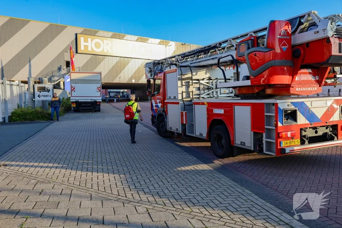 Bouwmarkt ontruimd vanwege brand