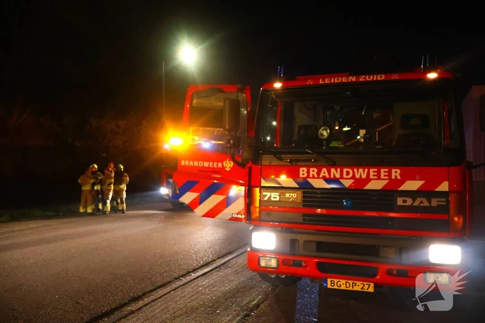 Personenauto belandt in sloot na vergeten handrem