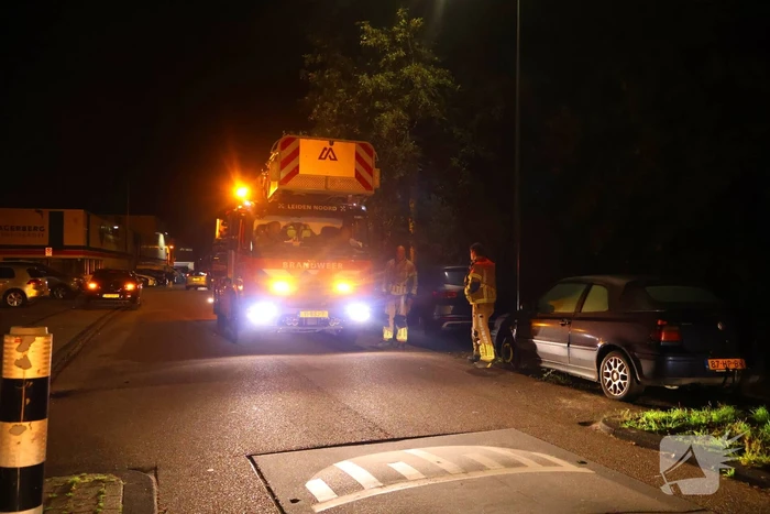 Personenauto belandt in sloot na vergeten handrem