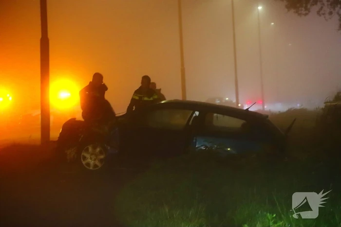 Gewonde en veel schade na frontale aanrijding