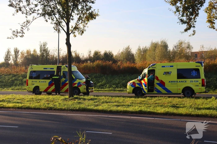 Twee gewonden nadat auto achterop bakwagen botst