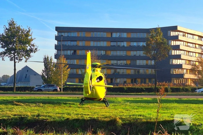 Twee gewonden nadat auto achterop bakwagen botst