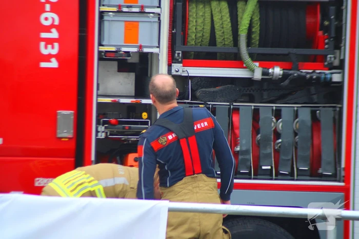 Brandweer bevrijdt persoon bij spoed eisende hulp