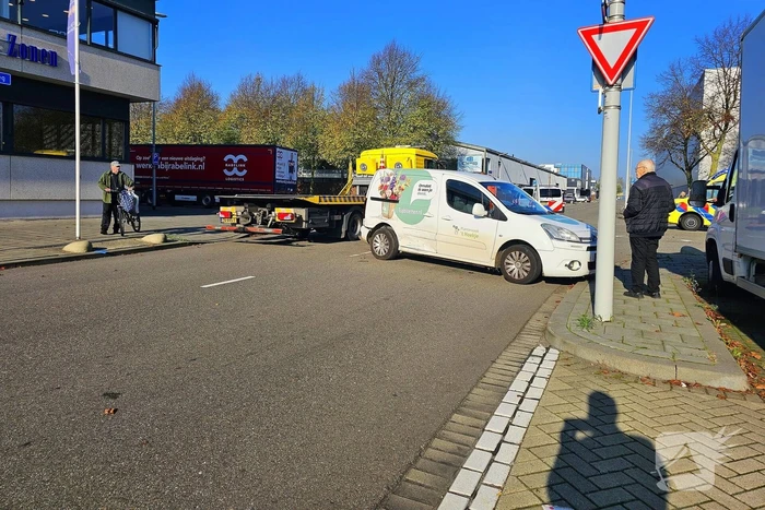 Gewonde bij aanrijding tussen twee voertuigen