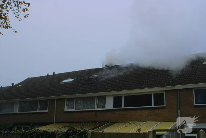 Veel rookontwikkeling bij brand in woning