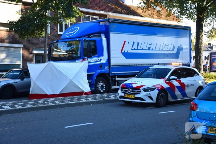 Meisje (16) komt om na ongeluk met vrachtwagen
