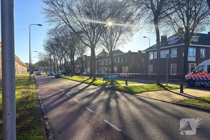 Politie onderzoek naar aanrijding tussen fietsers en vrachtwagen