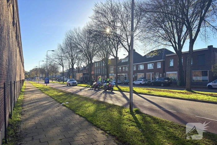 Politie onderzoek naar aanrijding tussen fietsers en vrachtwagen