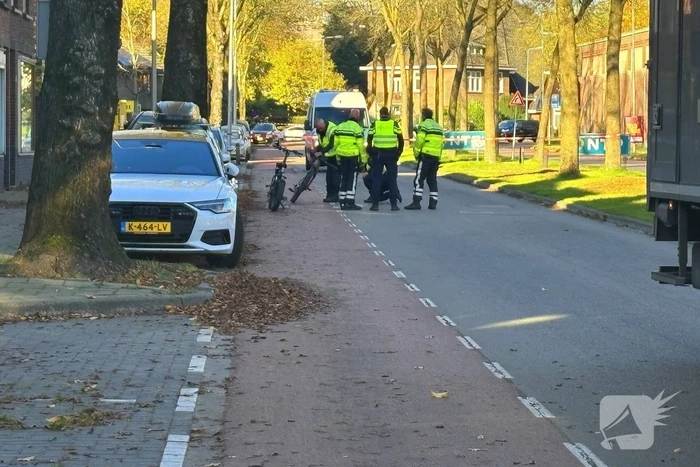 Politie onderzoek naar aanrijding tussen fietsers en vrachtwagen