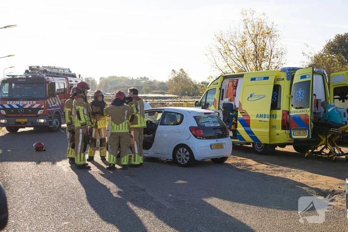 Onderzoek naar oorzaak botsing tussen twee auto's