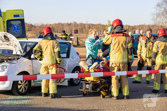 Onderzoek naar oorzaak botsing tussen twee auto's