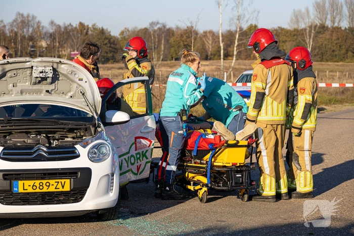 Onderzoek naar oorzaak botsing tussen twee auto's