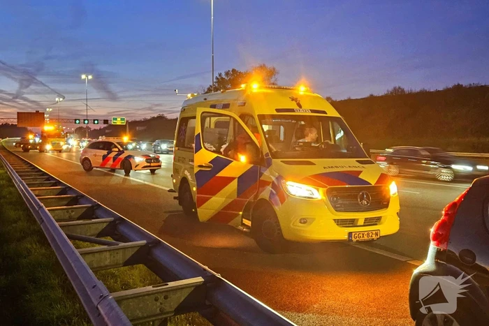 Snelweg deels dicht door verkeersongeval