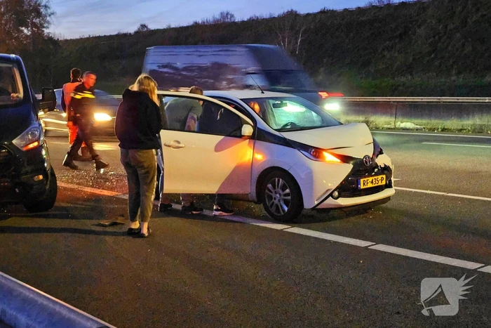Snelweg deels dicht door verkeersongeval
