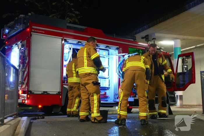 Brandend restafval in parkeergarage zorgt voor rookontwikkeling