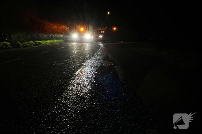 Automobilist mist bocht en belandt in sloot