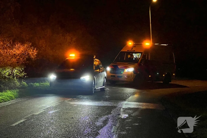 Automobilist mist bocht en belandt in sloot