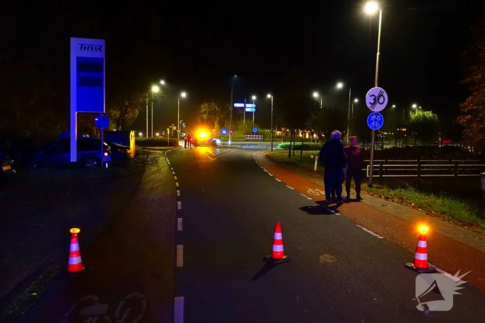 Geparkeerde auto vliegt spontaan in brand